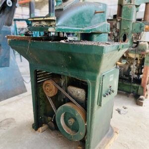 Troqueladora de pluma industrial: 1,30x0,90x0,90m. (con faltantes)