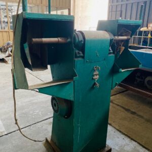 Torno industrial: 1,0x0,50x1,20m.