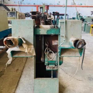 Torno industrial: 1,0x0,50x1,20m.