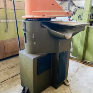 Troqueladora con pluma quebrada : 90x90x1,30m.