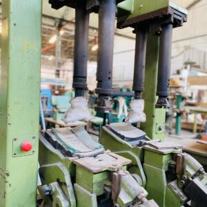 Prensa de suela : 90x60x2,0m.