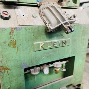 Prensa contrafuerte con faltantes : 90x50x2,13m.