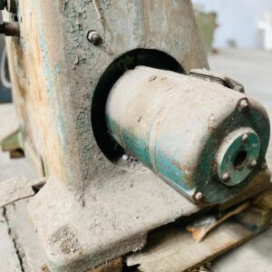 Prensa hidráulica con faltantes: 80x30x1,70m