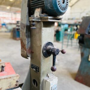 Lote x2 maquinas: prensa boca de sapo (con faltantes) y maq de raspar ( 60x45x1,60m - 70x50x1,60m)