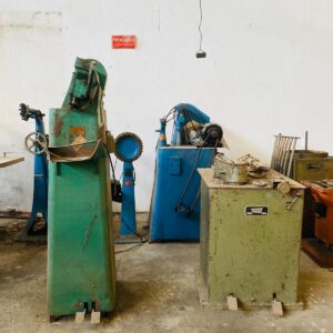 Lote x2 maquinas: prensa con faltantes y camboriana: 30x50x1,60m -76x60x80cm.