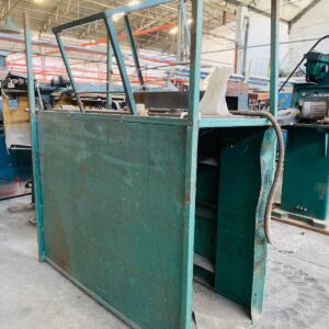 Lote x2 maquinas: prensa neumática y estructura de horno:1,40x0,80x1,65m- 50x60x1,10m.