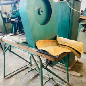 Lote x3 artículos: camboriana con motor, motor maquina de coser y caladora:1,16x0,55x1,30m - 55x70x1,60m.