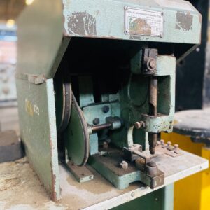 Lote x2 maquinas: de remache y estructura de maquina para sacar arrugas 66x75x1,60 -1,25x60x52m.