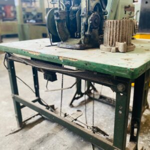 Lote x2 maquinas: caladora y maquina de poner hojalillos: 1,10x0,55x1,30 - 1,07x0,50x1,20m