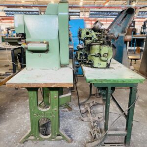 Lote x2 maquinas: caladora y maquina de poner hojalillos: 1,10x0,55x1,30 - 1,07x0,50x1,20m