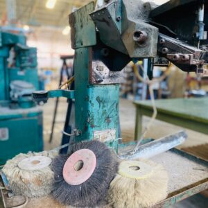 Lote x3 maquinas: camboriana con faltantes, maq de clavar con faltantes, debiradora sin motor : 71x41x1,60 - 75x57x1,40m - 50x50x1,60m.