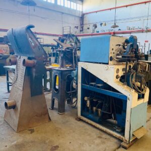 Lote x3 maquinas: pulidora sin motor, pulidora de banda con faltantes y maquina de armar: 80x60x1,60m - 1,03x47x1,40m - 60x45x1,30m