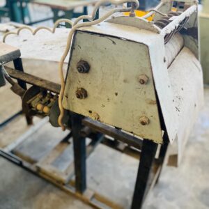 Lote x2 maquinas: traqueladora sin pluma, maquina de cortar tiras con faltantes: 1,25x0,55x1,10 - 90x75x1,0m.