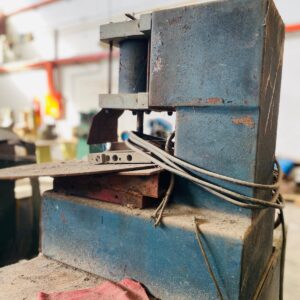 Lote x2 maq: conformadora sin motor y prensa de termo con faltantes: 1,90x0,65x1,40m- 50x1,0x1,40m