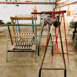 Lote x8 caballetes diferentes: 1,23x0,55x1,48m - 76x80x1,42m.