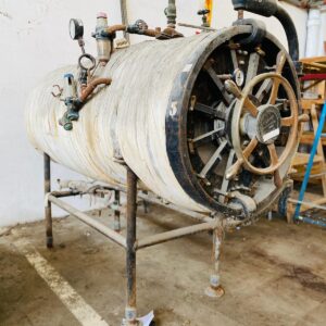 Maquina autoclave: 1,90x0,85x1,70m.