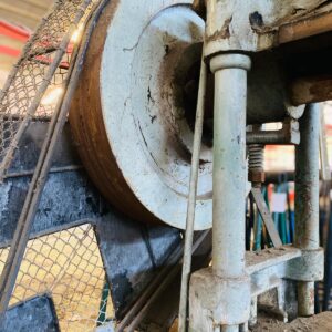 Cizalla manual de guillotina : 2,06x0,94x2,0m.