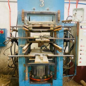 Lote x2 prensas hidráulicas eléctricas con motor :1,15x1,45x2,40m. (una de ellas con faltantes)