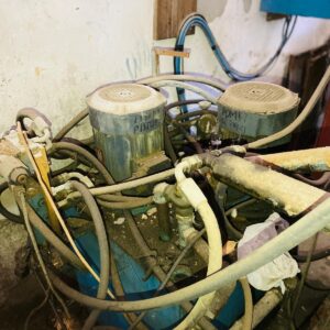 Lote x2 prensas hidráulicas eléctricas con motor :1,15x1,45x2,40m. (una de ellas con faltantes)