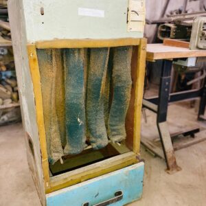 Lote x2 maquinas: 1 de coser y otro (1,10x0,78x0,50m) 1,0x0,50x0,50m