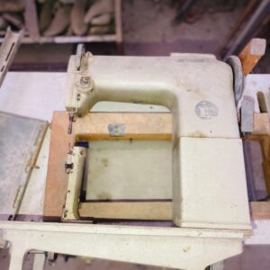 Lote x2 maquinas: 1 de coser y otro (1,10x0,78x0,50m) 1,0x0,50x0,50m