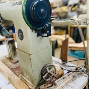 Lote x3 mesas con maquinas de cocer (alguna con faltantes)