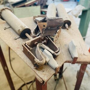 Lote x2 artículos: maquina de camblar y maq cortar o cambiar talones : 80x55x1,10m - 1,30x0,73x0,72m