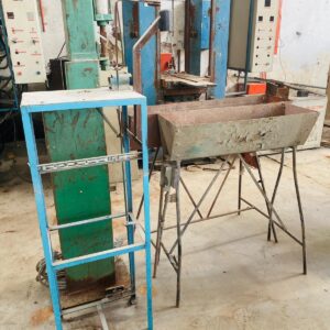 Lote x4 art: mesa de hierro, hornos de cuarzo y otros: 1,40x0,25x0,25m - 1,35x0,37x0,27m - 95x86x25cm - 87x70x28cm