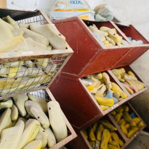 Lote x11 estanterías con moldes para calzados (1,48x0,94x0,70m.)