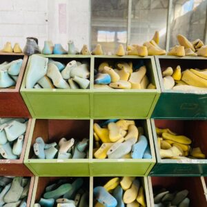 Lote x6 estanterías con moldes para calzados (1,48x0,94x0,70m)