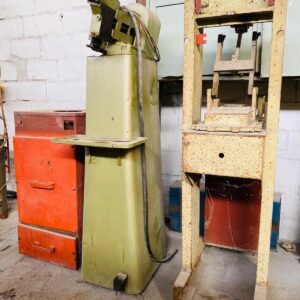 Lote x3 artículos: extractor de aire sin motor, camboriana con motor, prensa para suela con faltantes (1,60x0,60x0,46m - 1,60x0,60x0,45m- 1,0x0,50x0,50m)