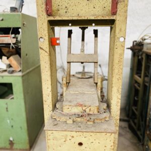 Lote x4 maquinas : prensa de cambiar plantillas, prensa de suelas con tanque y otros 1,70x0,60x0,45 - 85x45x45cm -1,90x0,65x0,45m -