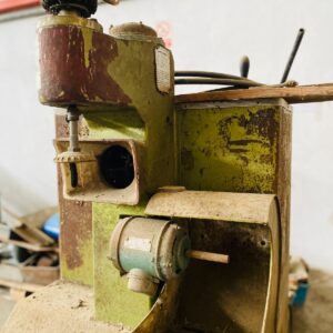 Extrusora con detalles: 1,70x0,90x0,80m.