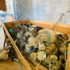 Lote x1 cajón con motores para maquinaria (varios)