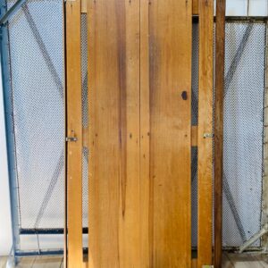 Lote x3 artículos: camas de hierro una plaza desarmadas + base de madera