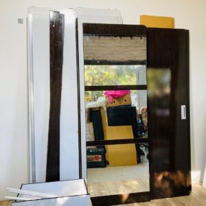 Ropero en MDF con espejo, desarmado
