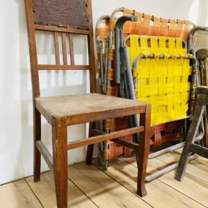 Lote x7 artículos: sillas plegables, caballetes de madera y otros