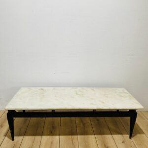 Mesa ratona con tapa de mármol