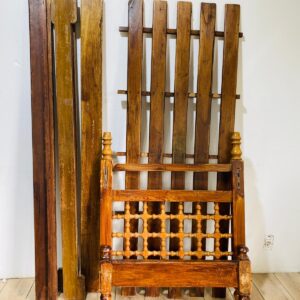Cama 1 plaza en madera (desarmada)