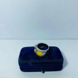 Anillo en plata 925 con esmalte amarillo y piedras