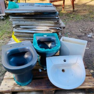 Lote x4 piezas: 2 wáter negros + pileta y otro