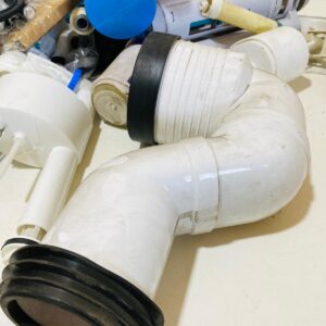 Lote de sanitaria: repuestos para cisterna