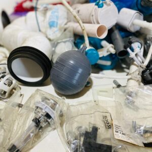 Lote de sanitaria: repuestos para cisterna