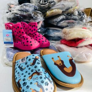Lote x59 pares de pantuflas: colores y talles varios