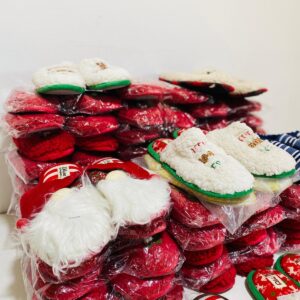 Lote x48 pares de pantuflas: colores y talles varios
