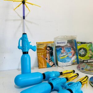 Lote x9 artículos: paletas de madera, inflables y pistolas de agua