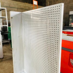 Exhibidor tipo panel en metal para ganchos 1,40 x 0,90 m