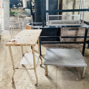 Lote mesa rodante de chapa + mesa ratona en metal