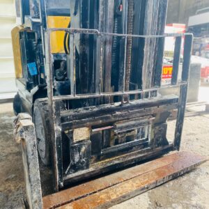 Elevador HYSTER, torre de 4 tramos con uñas y batería