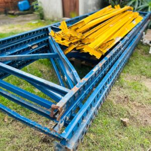 Estantería porta pallets desarmada (azul y amarilla)
